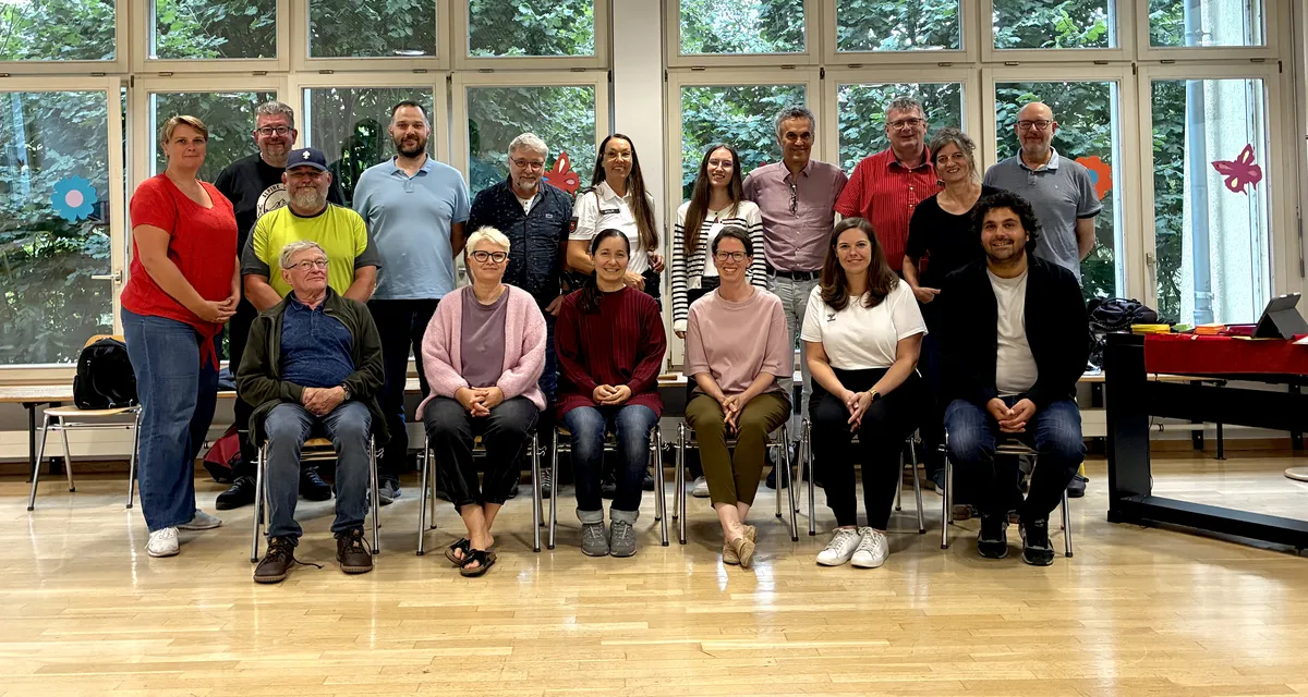 Ein Gruppenbild vom Auftakttreffen des Begleitgremiums vom 17. August 2026