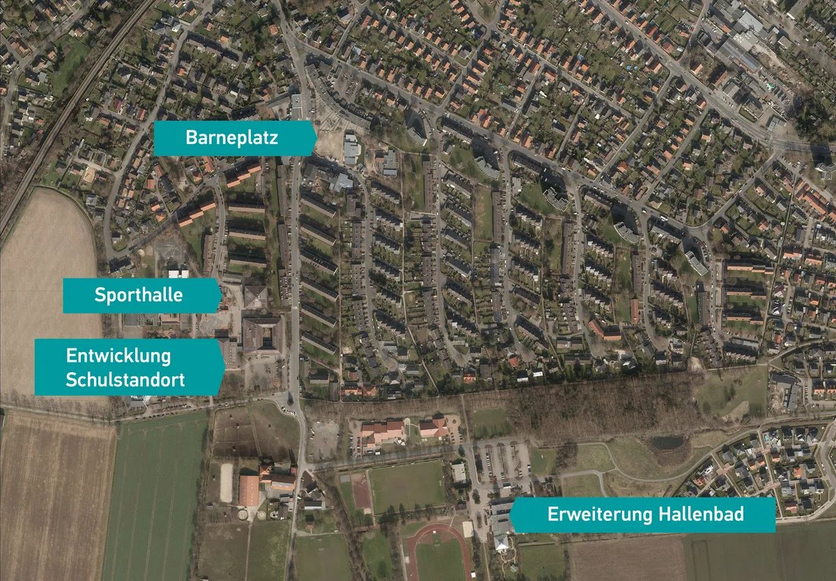 Luftbild des Barneviertels in Wunstorf mit Markierungen für Barneplatz, Sportstätte und Schulstandort.